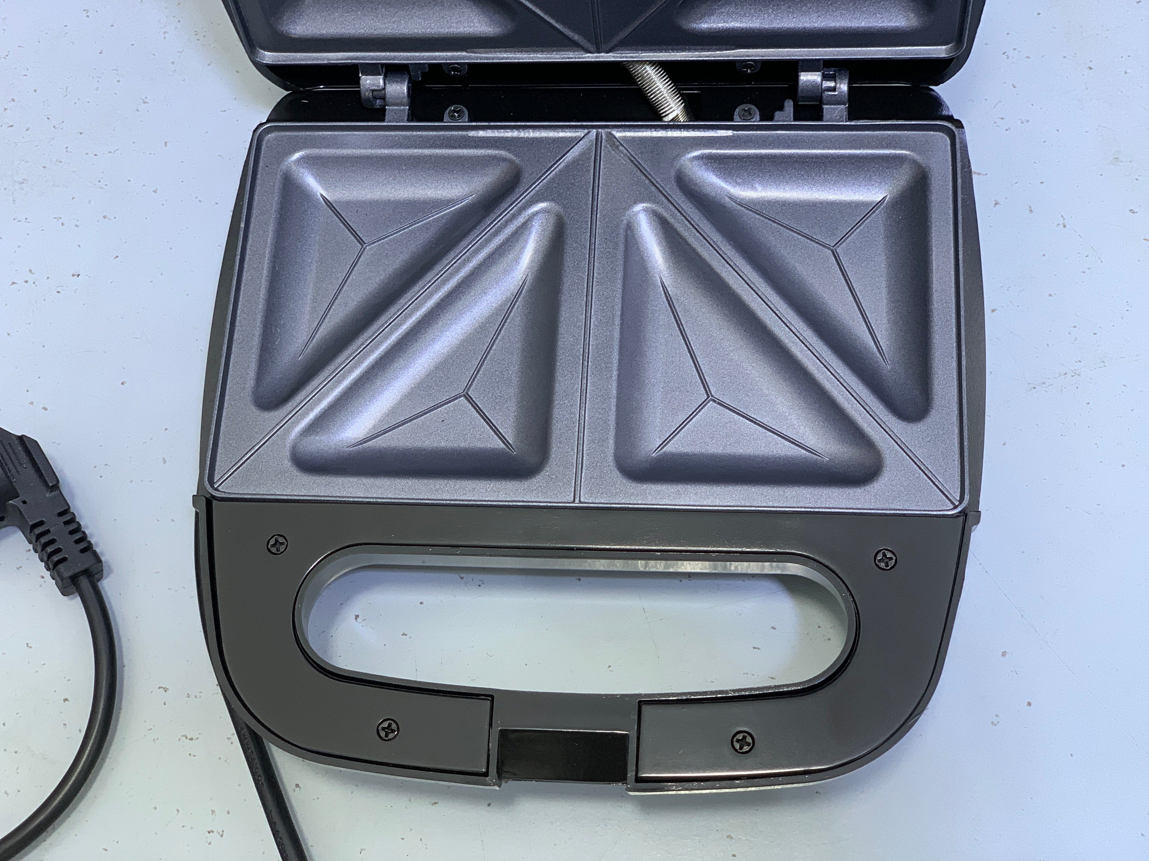 VITEK Sandwich maker 750w Cool touch Handles Model: VT-7147