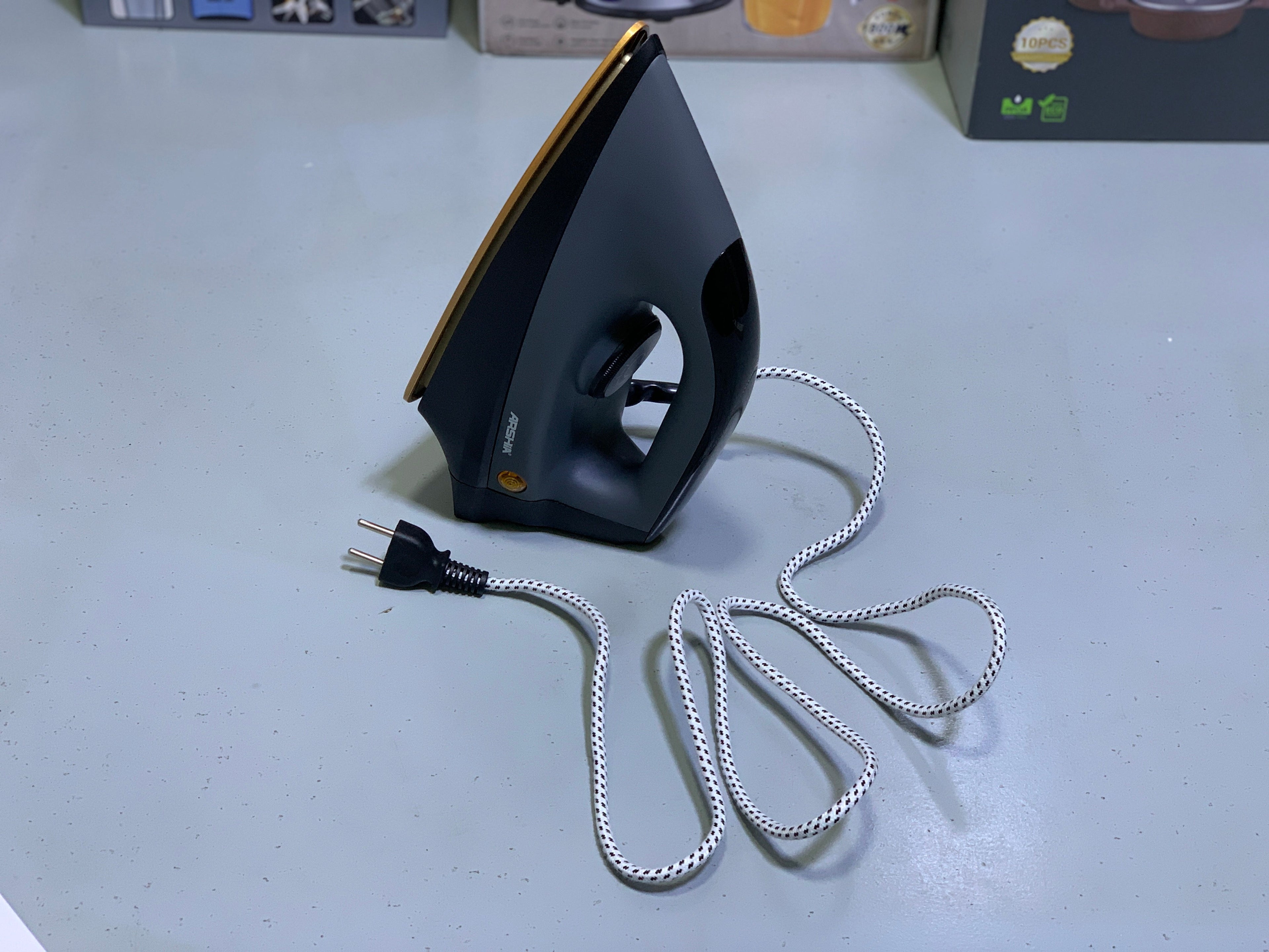 Arshia Electric Dry iron 1200w , Ceramic Non Stick Soleplate