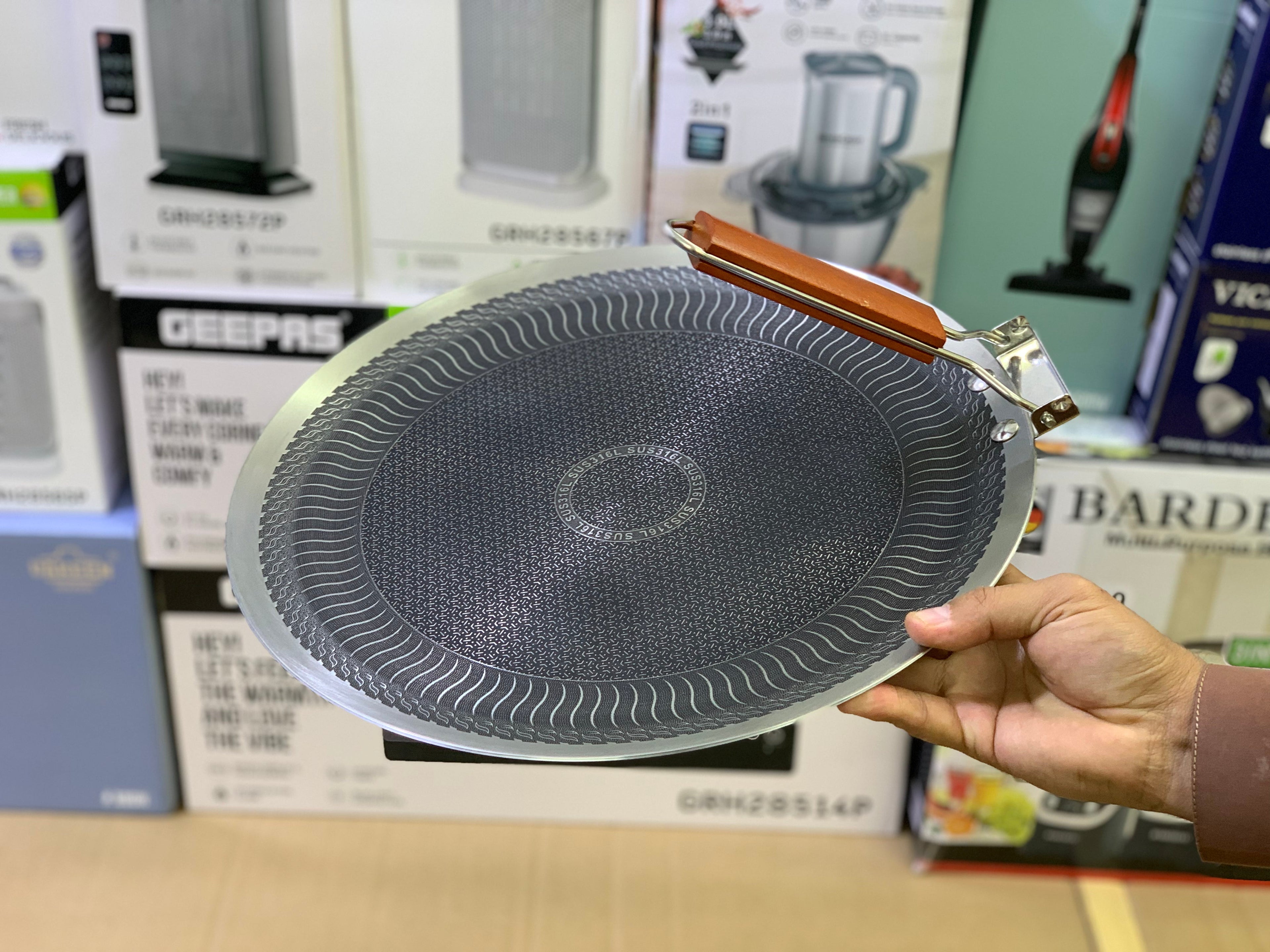 Non Stick Laser Coating Wooden Long Handle Tawa